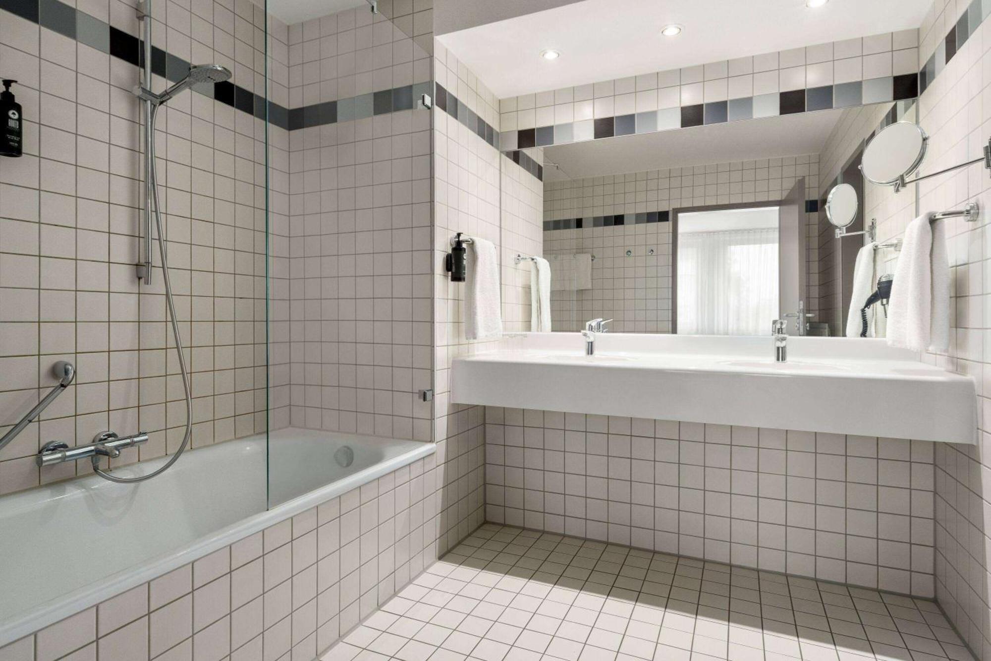 Vienna House Easy By Wyndham Hotel 4*